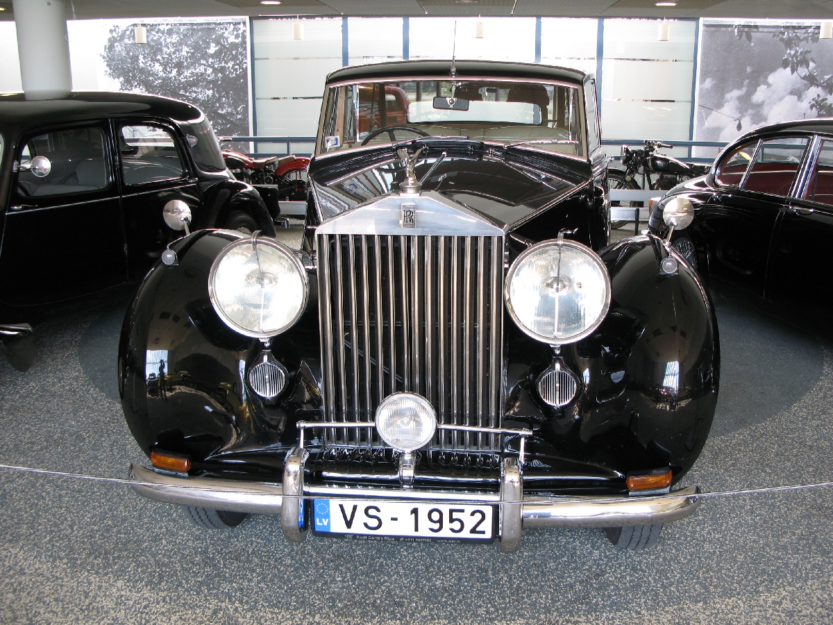 ROLLS - ROYCE Silver Wraith. 1952. Riga Motor Museum.