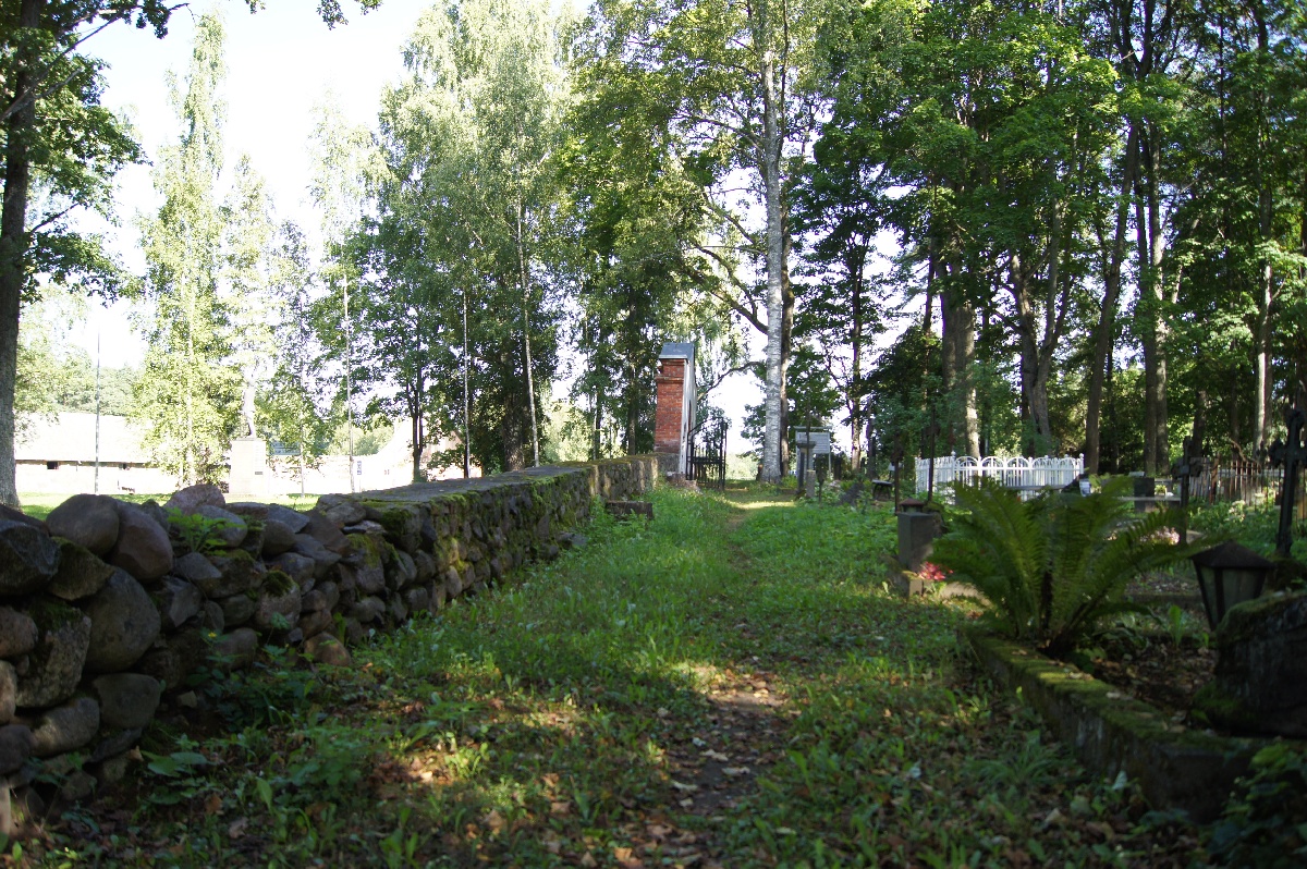 Ограда кладбища. Кладбище Алатскиви.