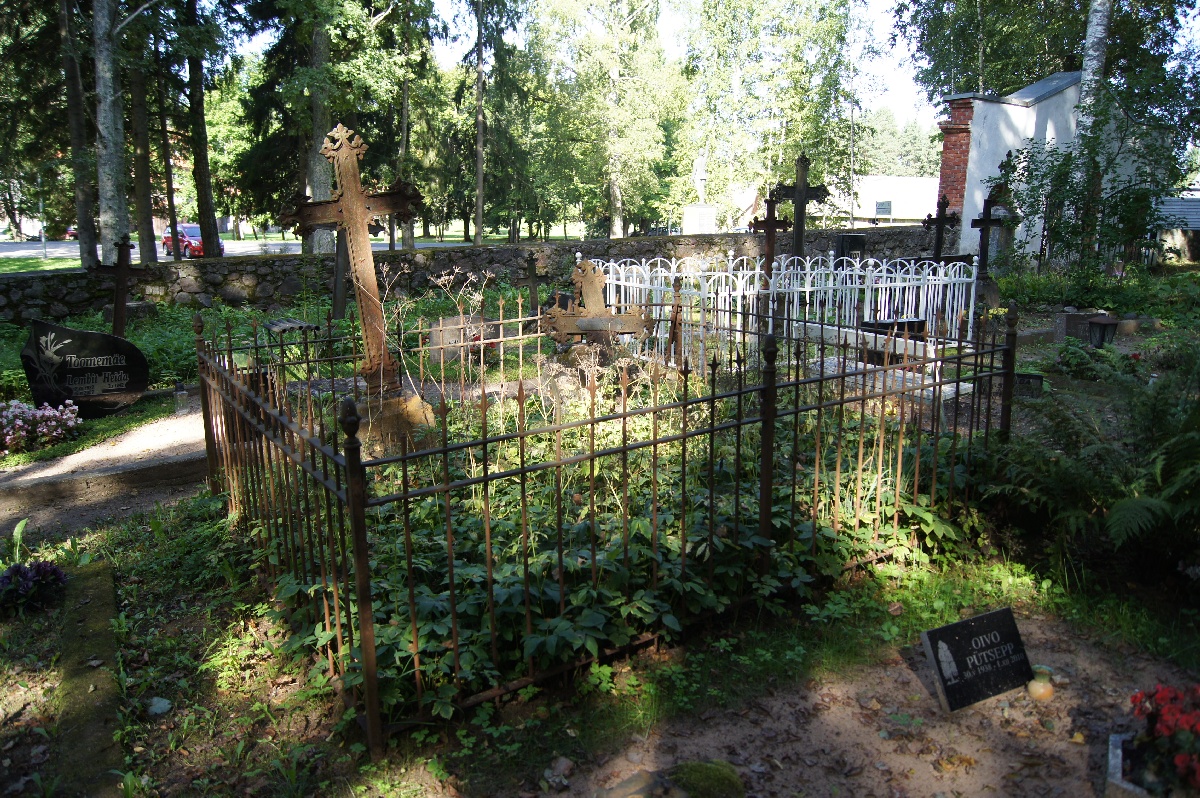 Запущеная могилка. Кладбище Алатскиви.