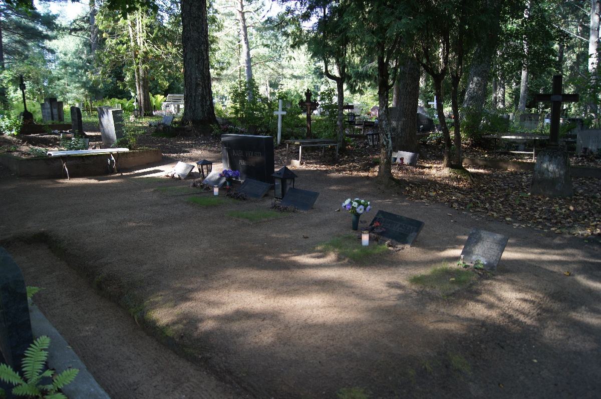  Alatskivi kalmistu.