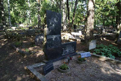 Alatskivi cemetery.