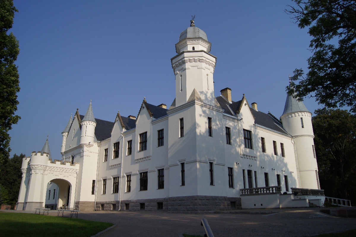  Замок (дворец) Алатскиви.