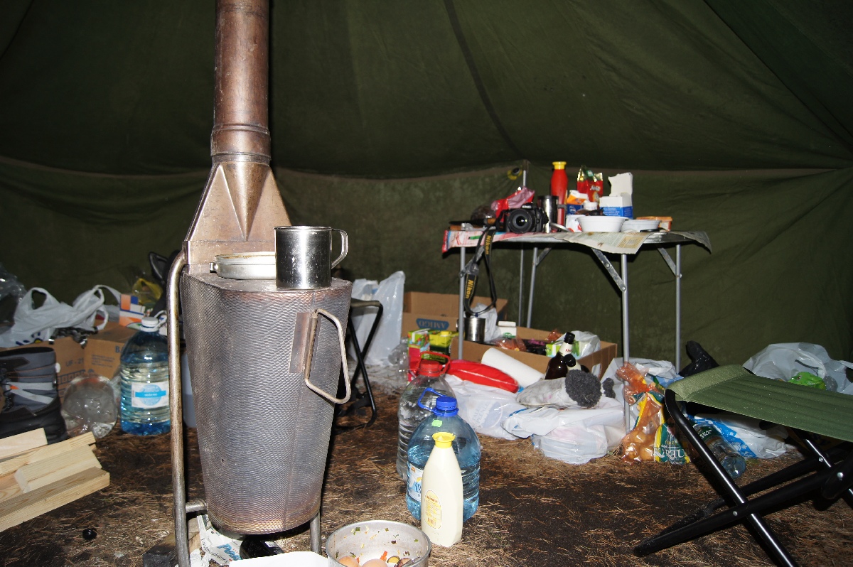 Внутри шведской армейской палатки. Горячее пиво на печке. Зимний пляж Матси (Матсиранд). Matsi rand.
