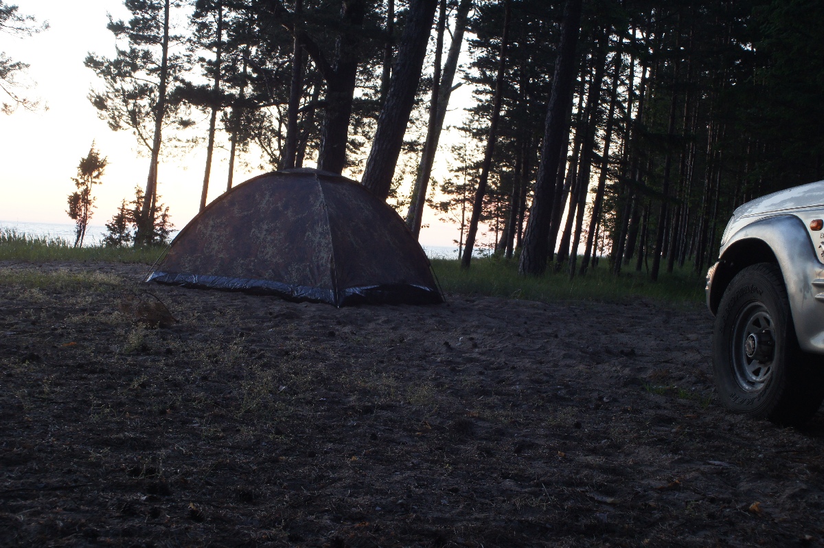 Ночёвка с палатками, krapi telkimisala. Поездка в Латвию.