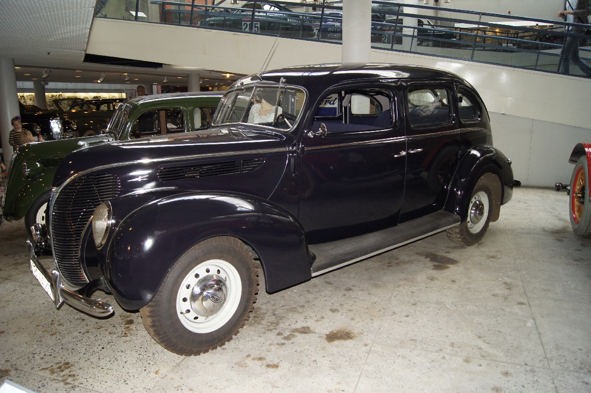 Ford Vairogs V8 De Luxe mod.81 A, 1938. Riia motomuuseum.