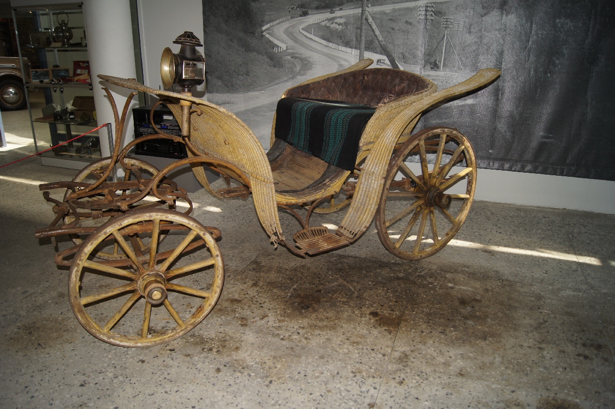 The cart (drosky), the beginning of the XX century. Riga Motor Museum.