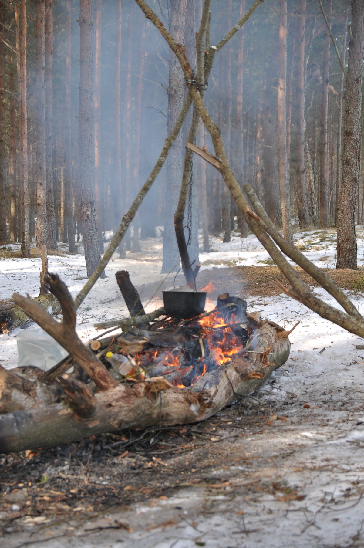 The soup on the fire. Piknik in Paldiski. RMK Paldiski, Lõkkekoht Paldiski.
