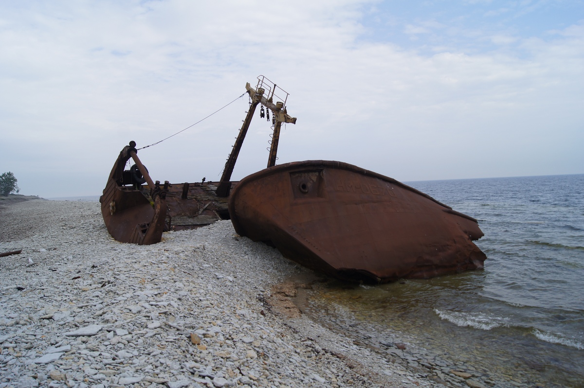  Vana laev Osmussaarel.