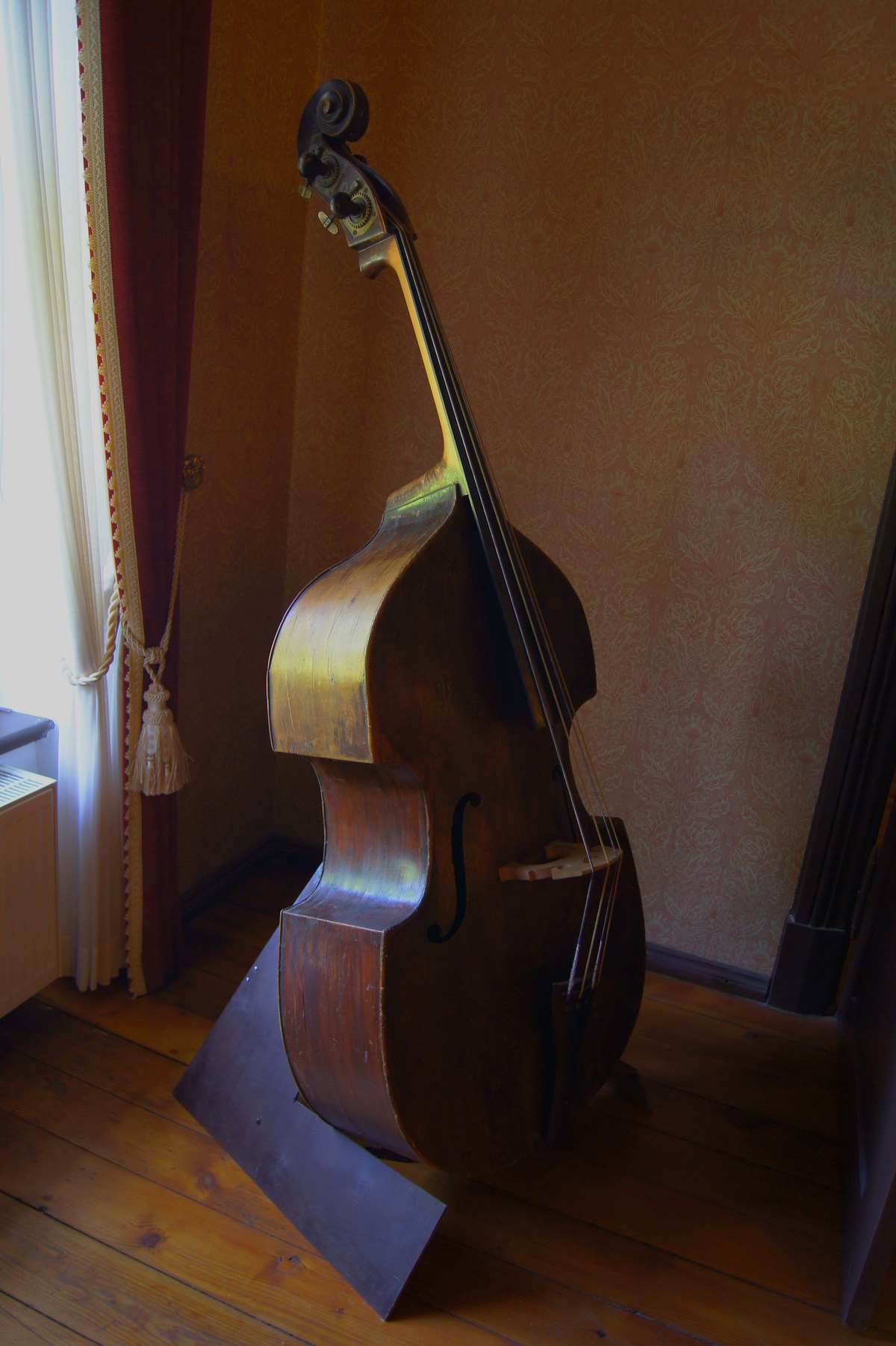 Музыкальный инструмент. Замок Алатскиви.