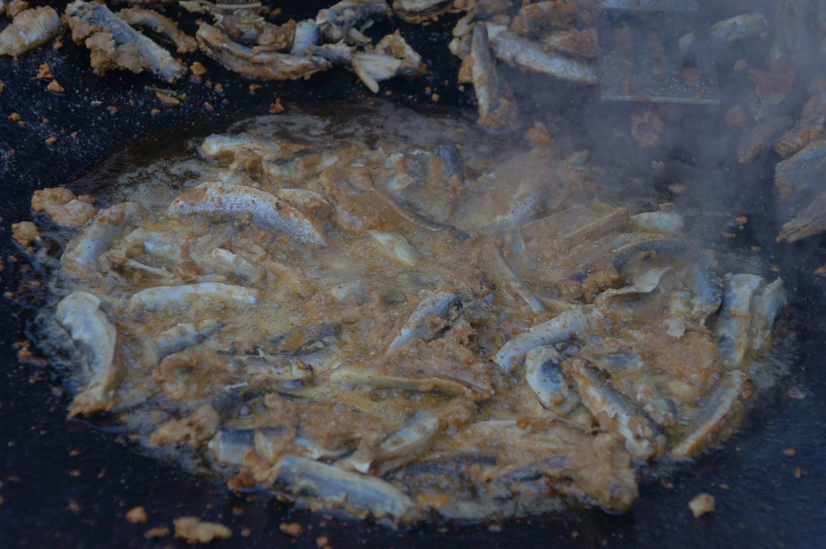 Fish fried in oil for a snack. Pärnu Grillfest.
