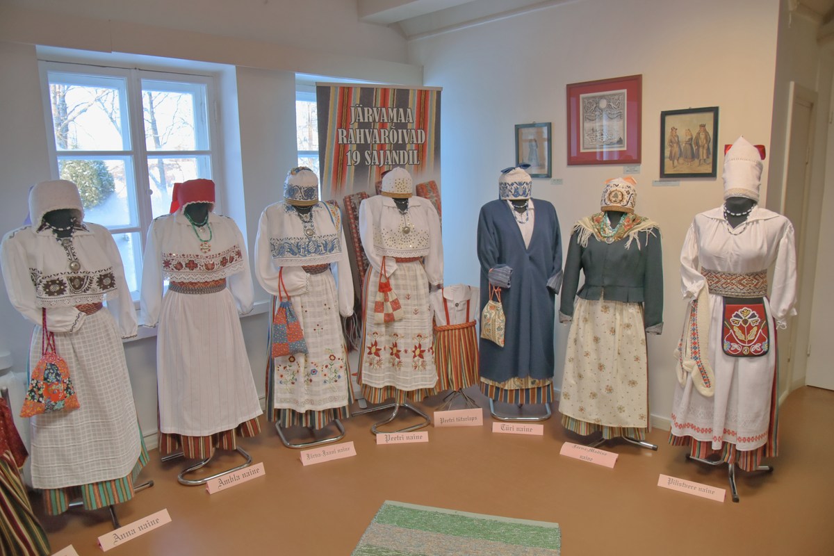 Местные национальные одежды. Музей Ярвамаа.