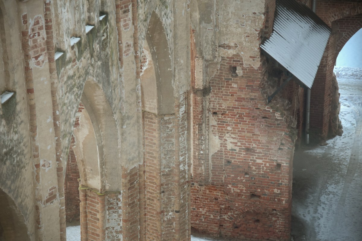 Стены разрушенной части. Исторический музей Тартуского университета.