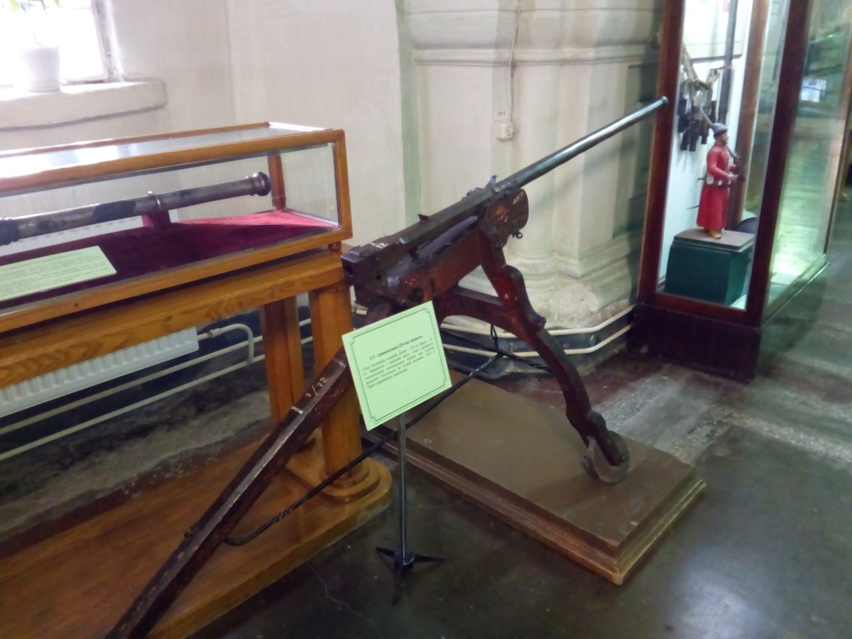 1/2 - гривенковая (25-мм) пищаль. Музей артиллерии и связи. Первый огнестрел.