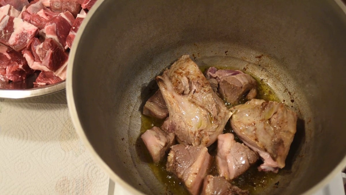 Мясо. Делаем мясо с вином в казане без костра. Рецепт от OS Media Кухня.