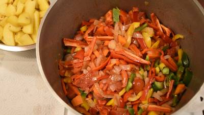 Делаем мясо с вином в казане без костра. 