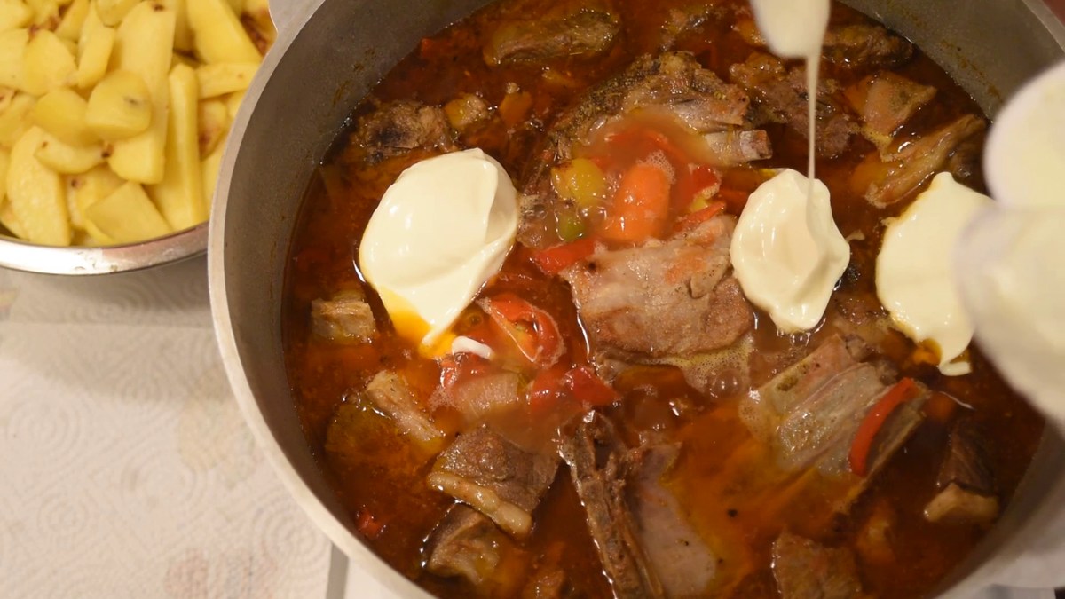  Делаем мясо с вином в казане без костра. Рецепт от OS Media Кухня.