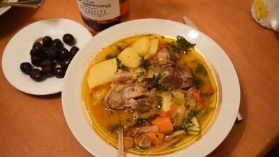 Делаем мясо с вином в казане без костра. 