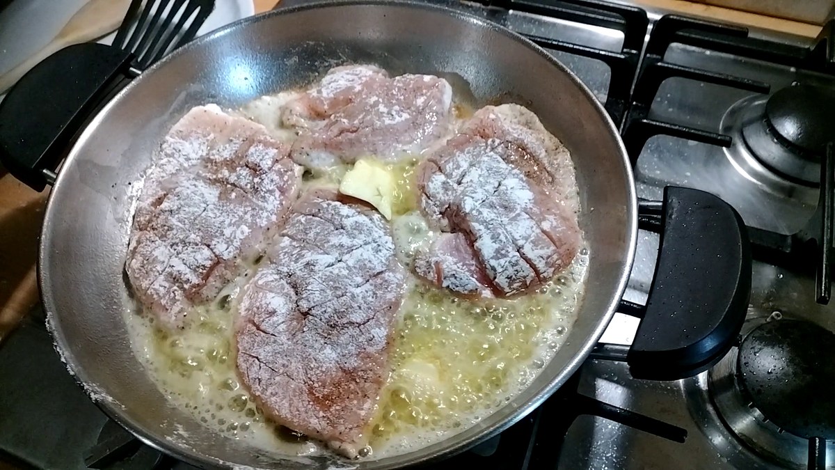  Жарим куриные грудки с мёдом и чесноком.