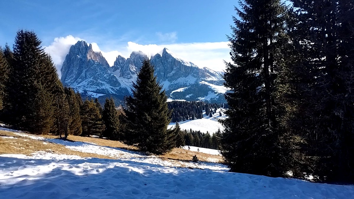  Горнолыжный курорт в Италии Доломит. Забрались на гору. Посетили аутлет.