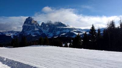 Горнолыжный курорт в Италии Доломит. Забрались на гору. Посетили аутлет. 