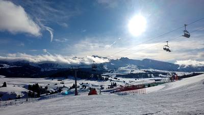 Горнолыжный курорт в Италии Доломит. Забрались на гору. Посетили аутлет. 