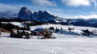 Горнолыжный курорт в Италии Доломит. Забрались на гору. Посетили аутлет. 